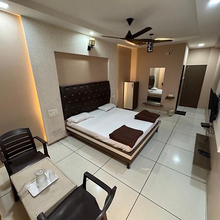 Bardoli Hotel Bluediamond מראה חיצוני תמונה