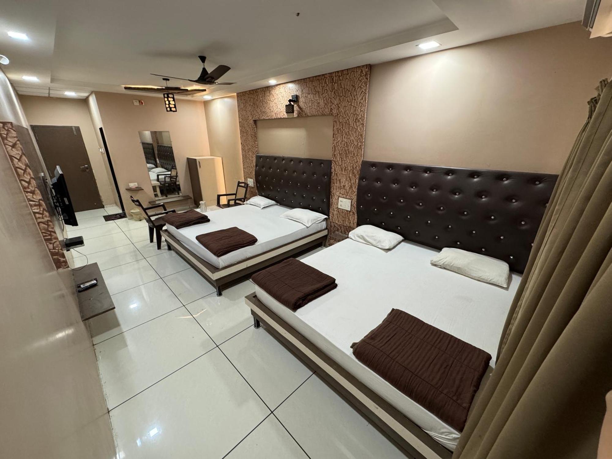 Bardoli Hotel Bluediamond מראה חיצוני תמונה