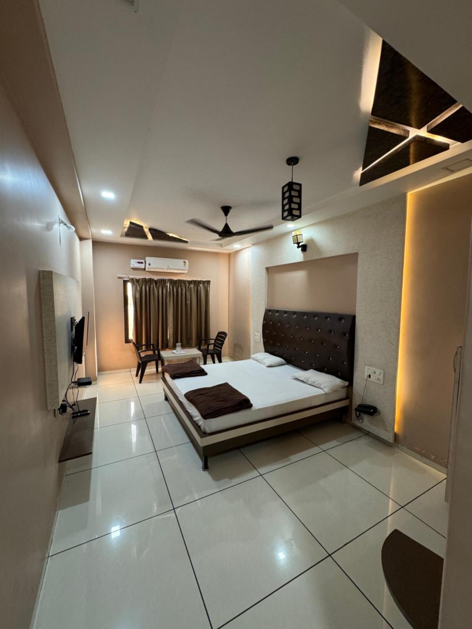Bardoli Hotel Bluediamond מראה חיצוני תמונה