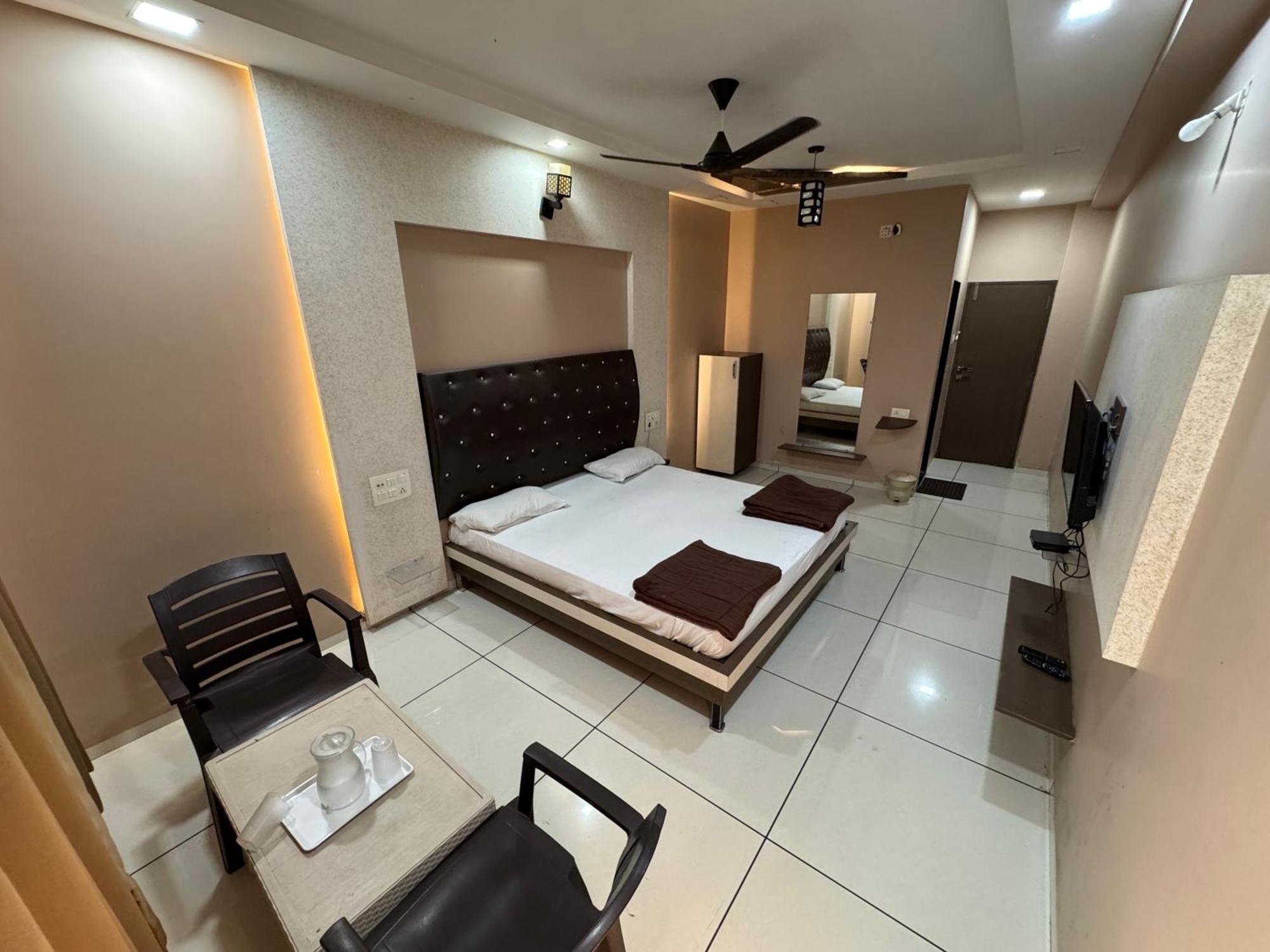 Bardoli Hotel Bluediamond מראה חיצוני תמונה